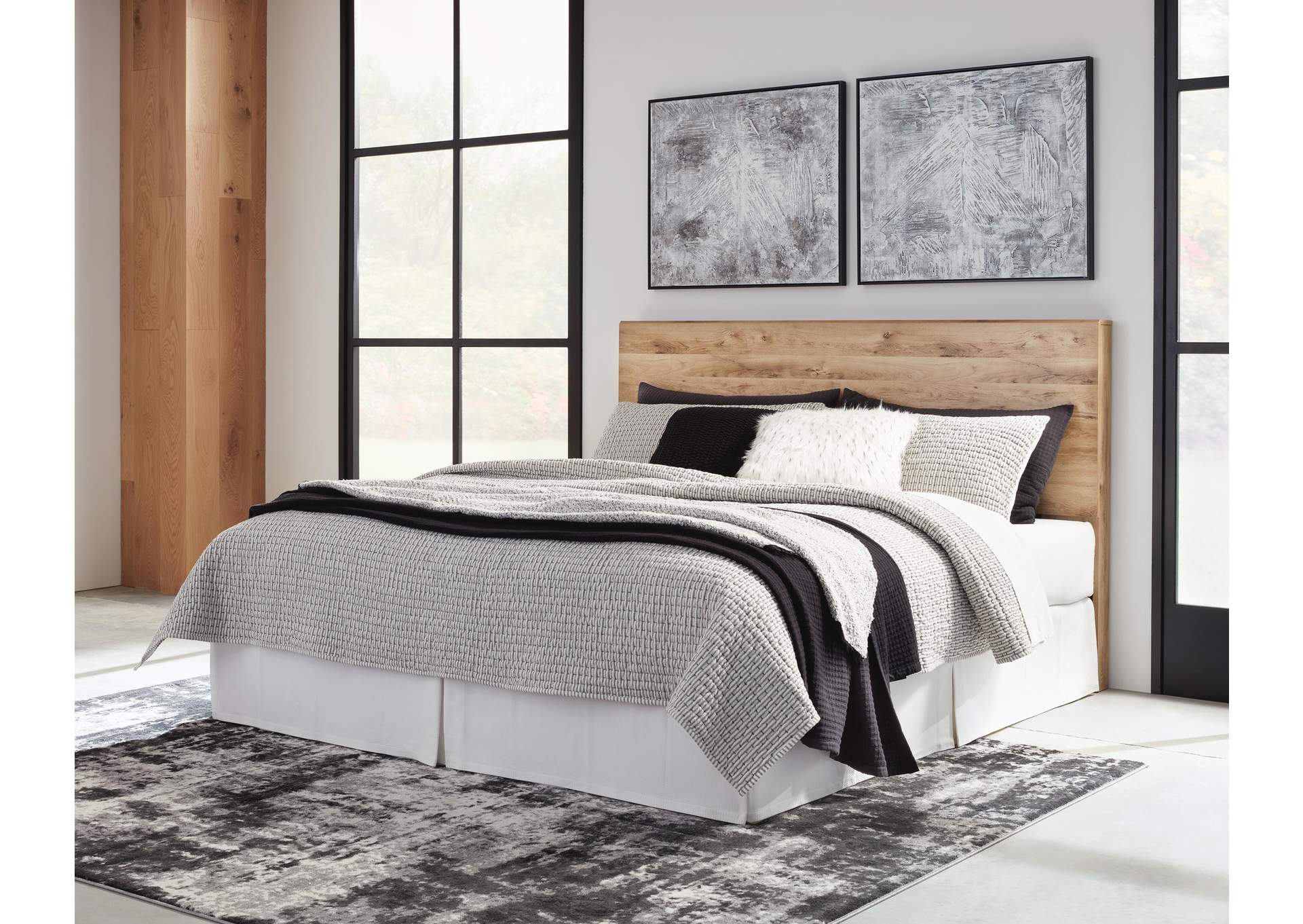 Hyanna King Panel Headboard with Mirrored Dresser