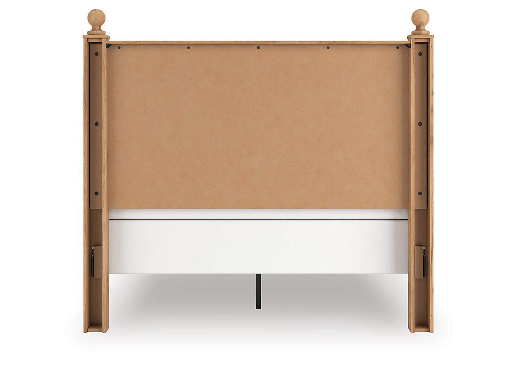 Galletyn Queen Panel Bed with Dresser
