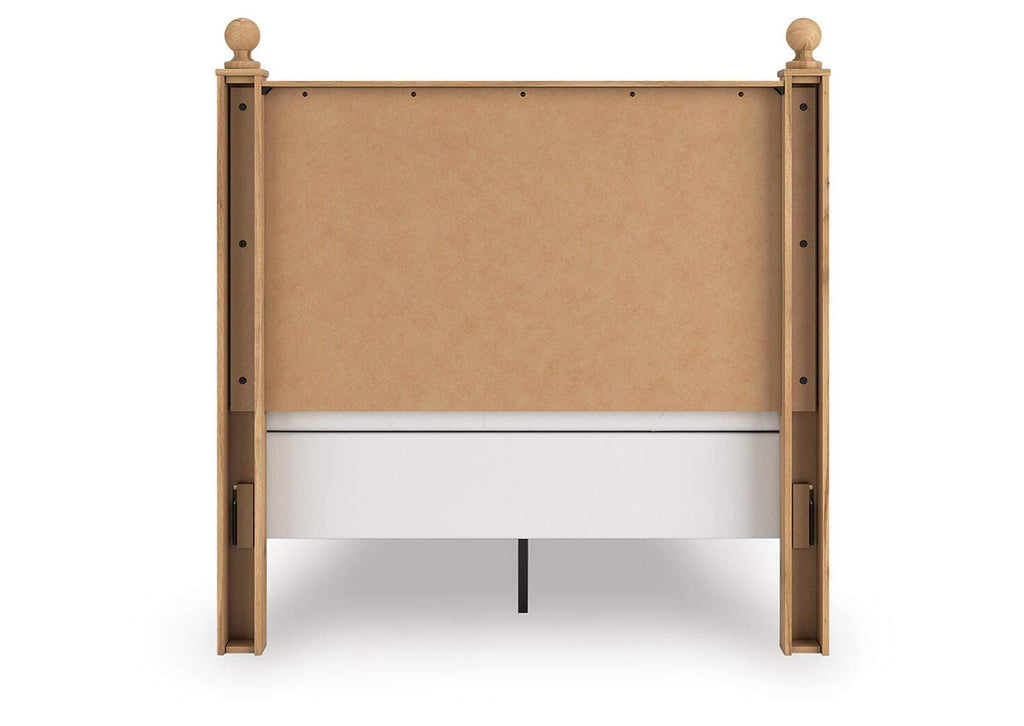 Galletyn Full Panel Bed with Dresser