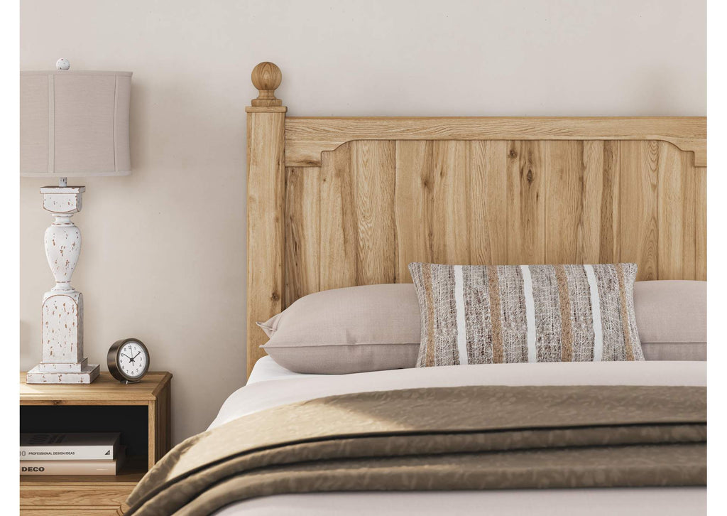 Galletyn Full Panel Bed with Dresser detail