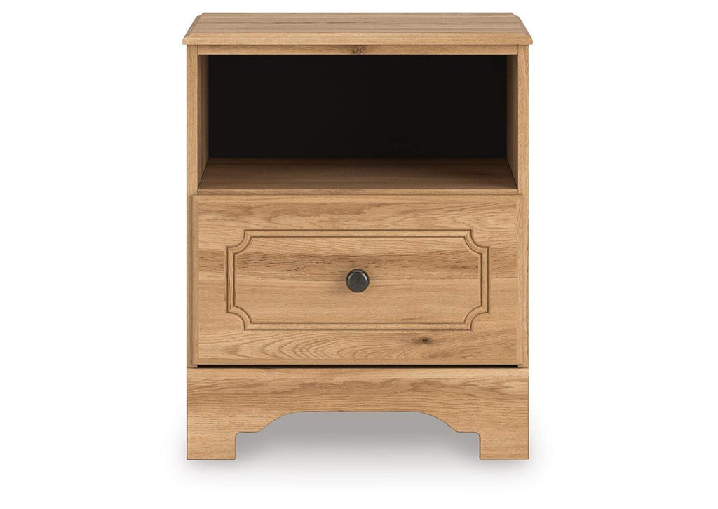 Galletyn Full Panel Bed with Chest and Nightstand