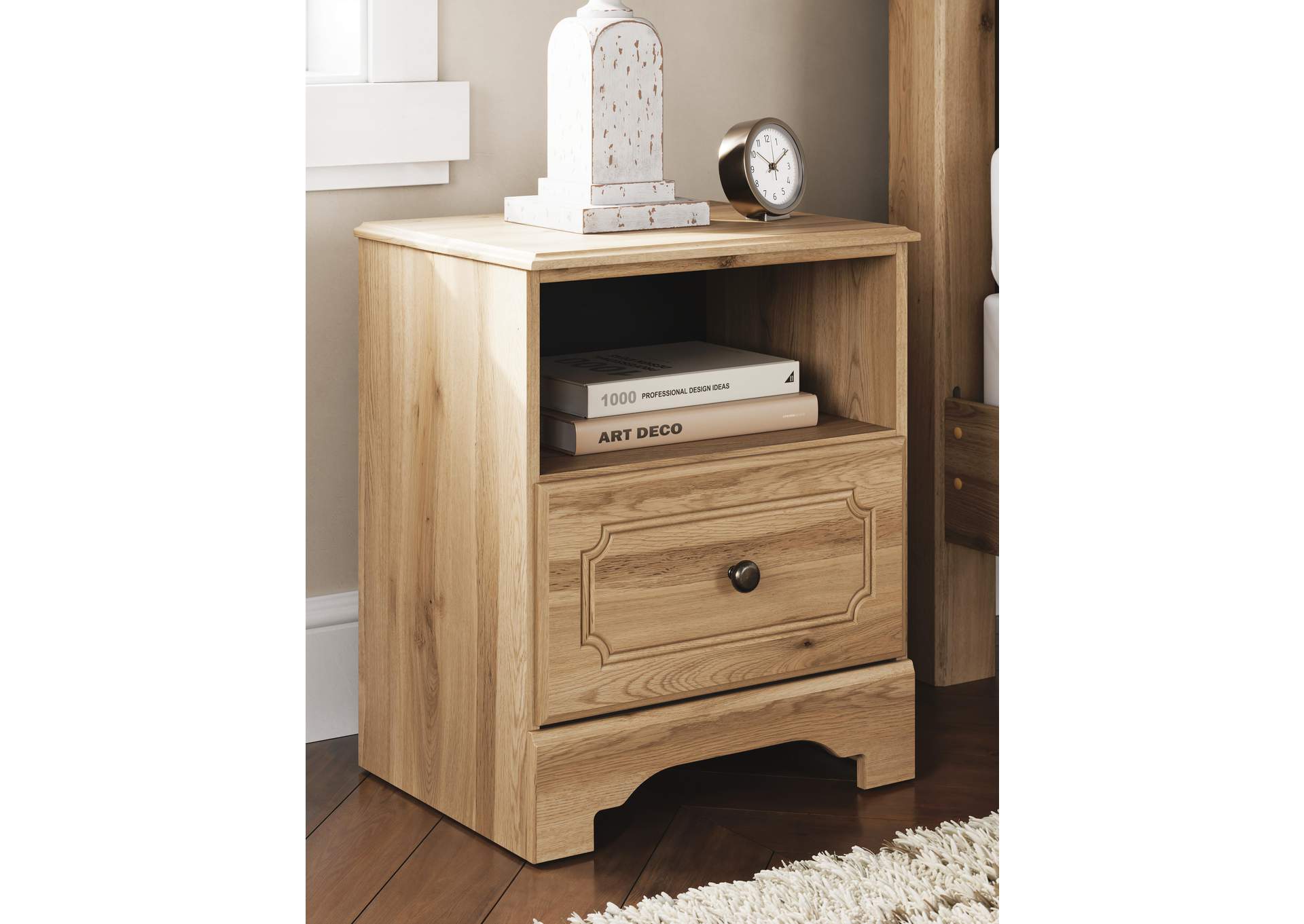 Galletyn Full Panel Bed with Mirrored Dresser and Nightstand