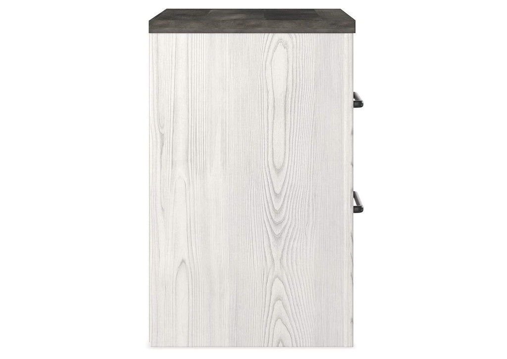 Gerridan King Panel Bed with Dresser and 2 Nightstands side view