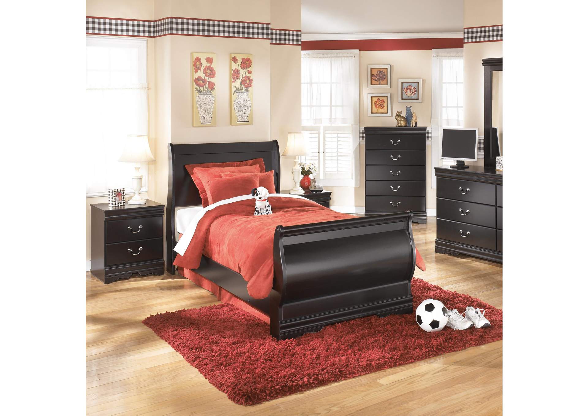 Huey Vineyard Full Sleigh Bed with Mirrored Dresser, Chest and Nightstand