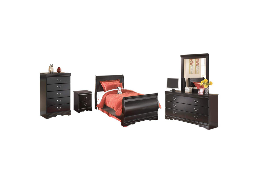 Huey Vineyard Full Sleigh Bed with Mirrored Dresser, Chest and Nightstand