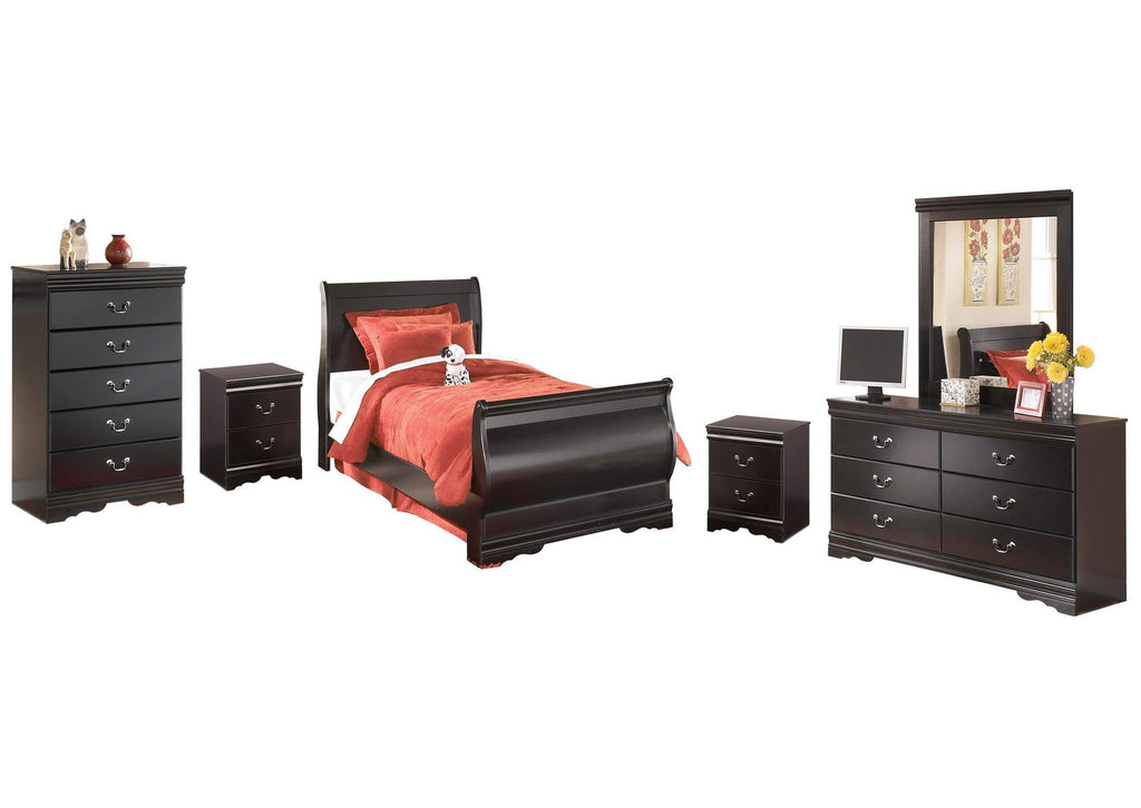 Huey Vineyard Full Sleigh Bed with Mirrored Dresser, Chest and 2 Nightstands