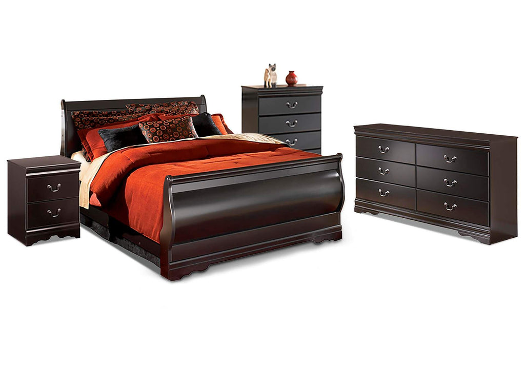 Huey Vineyard Queen Sleigh Bed with Mirrored Dresser and Nightstand