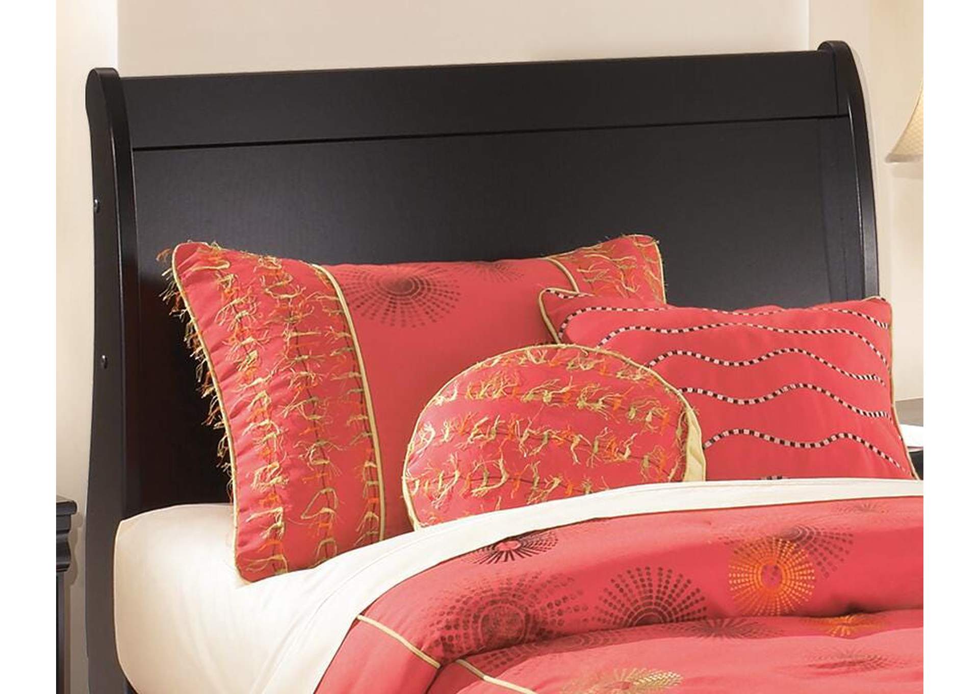 Huey Vineyard Twin Sleigh Headboard Bed with Mirrored Dresser, Chest and 2 Nightstands room view