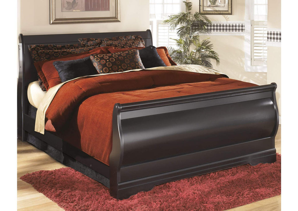 Huey Vineyard Queen Sleigh Bed with Dresser room view