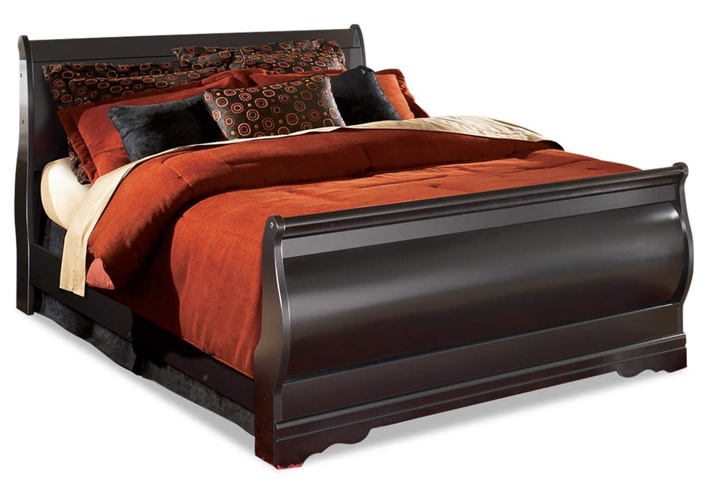 Huey Vineyard Queen Sleigh Bed with Dresser