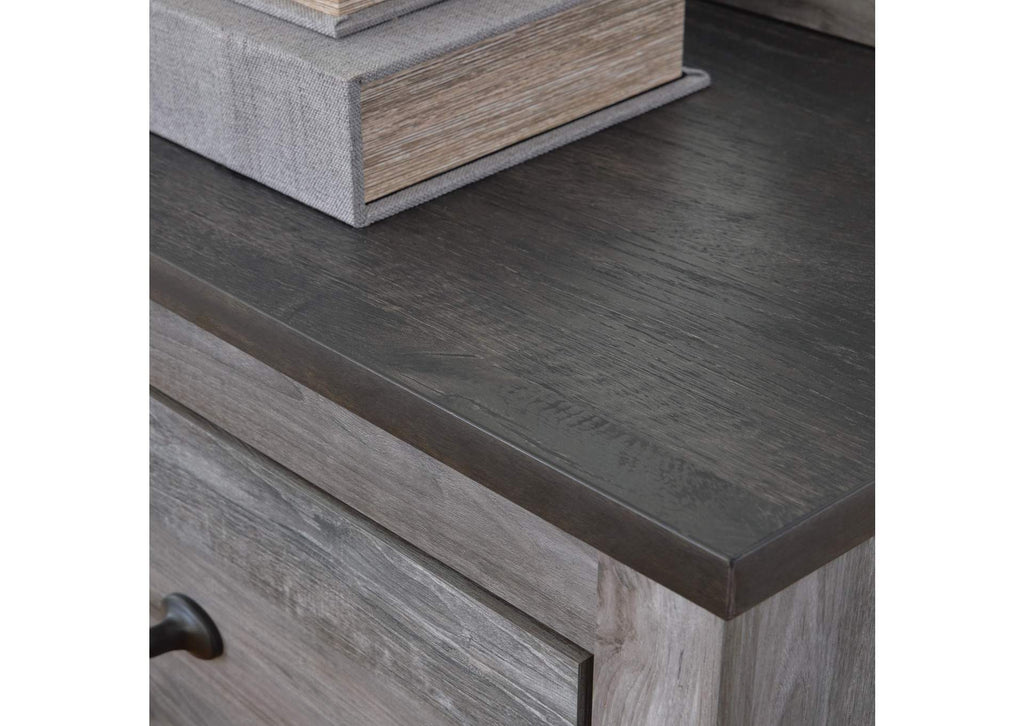 Bronyan Queen Panel Bed with Mirrored Dresser and Nightstand detail