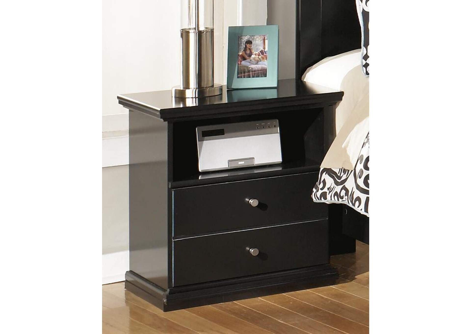 Maribel Queen Panel Bed with Mirrored Dresser and Nightstand room view