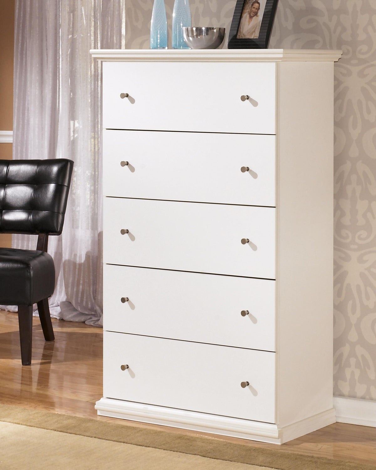 Bostwick Shoals Chest of Drawers in White, alternate view 3