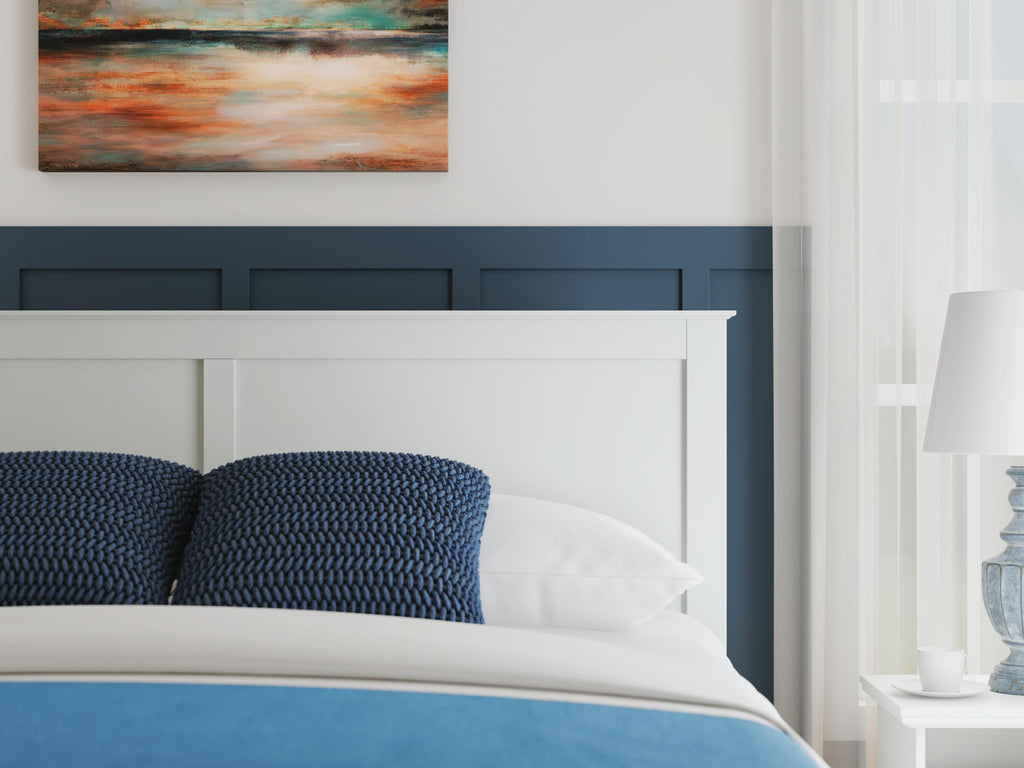 Bostwick Shoals King Panel Bed in White, detail view