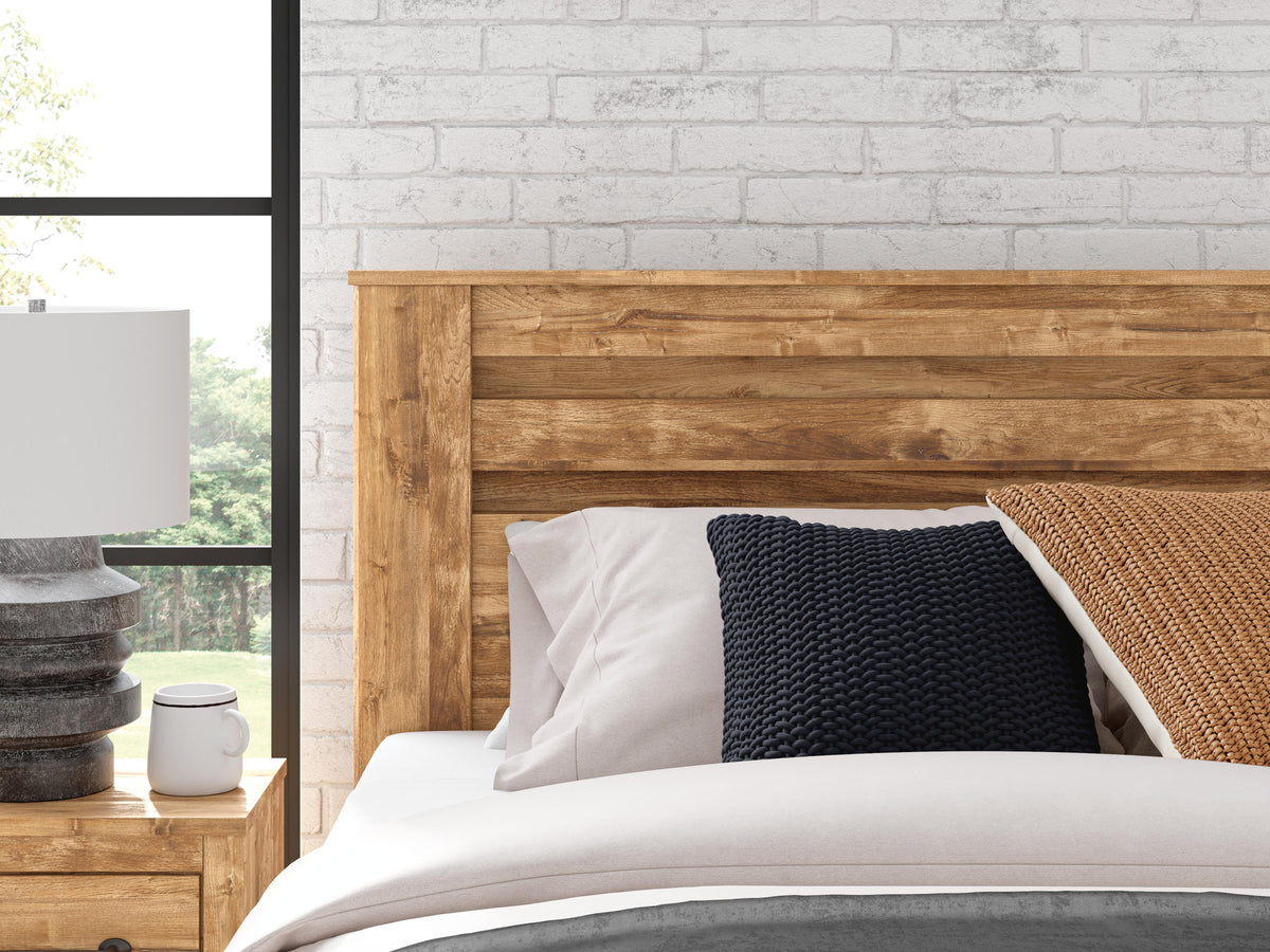 Maystonna Queen Panel Bed in Brown, detail view
