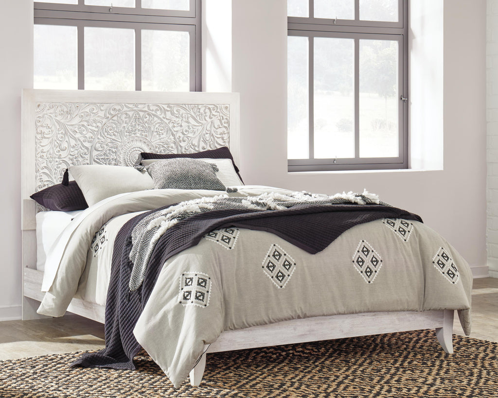 Paxberry Queen Panel Bed in Whitewash, lifestyle view