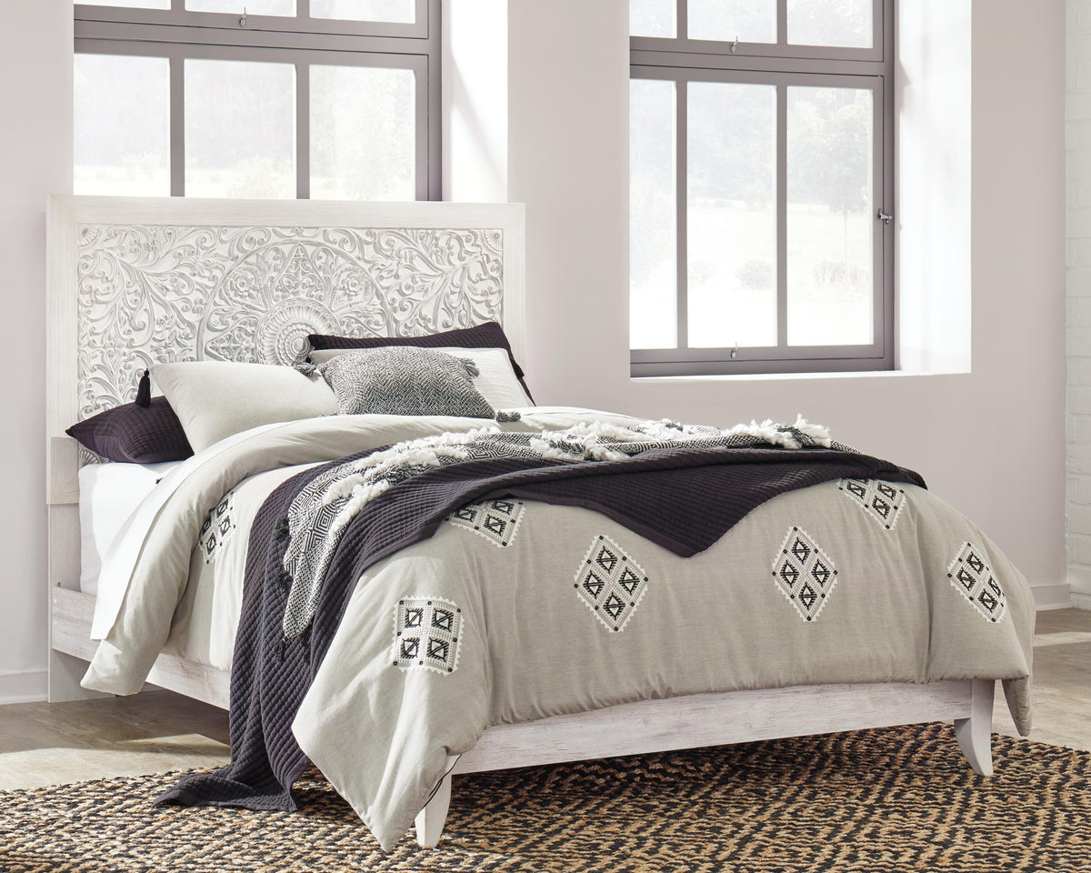 Paxberry Queen Panel Bed in Whitewash, lifestyle view