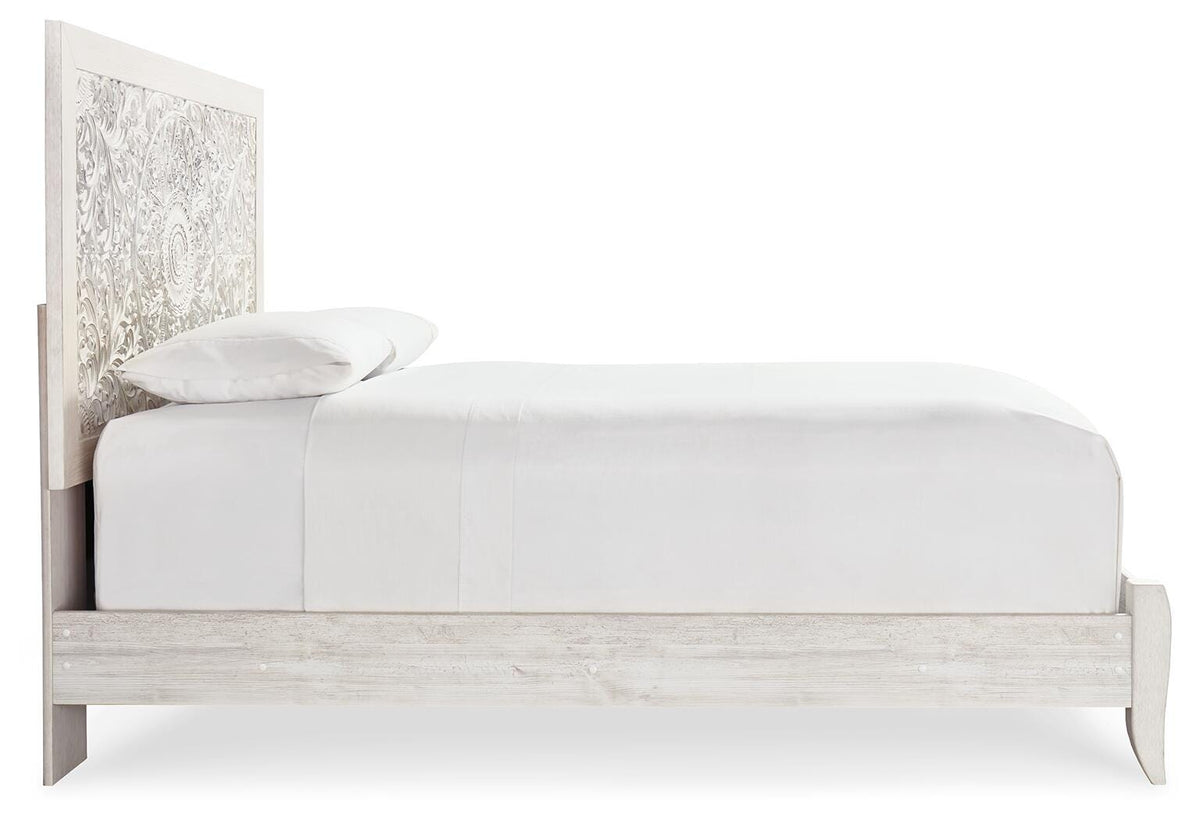 Paxberry Queen Panel Bed in Whitewash, side view