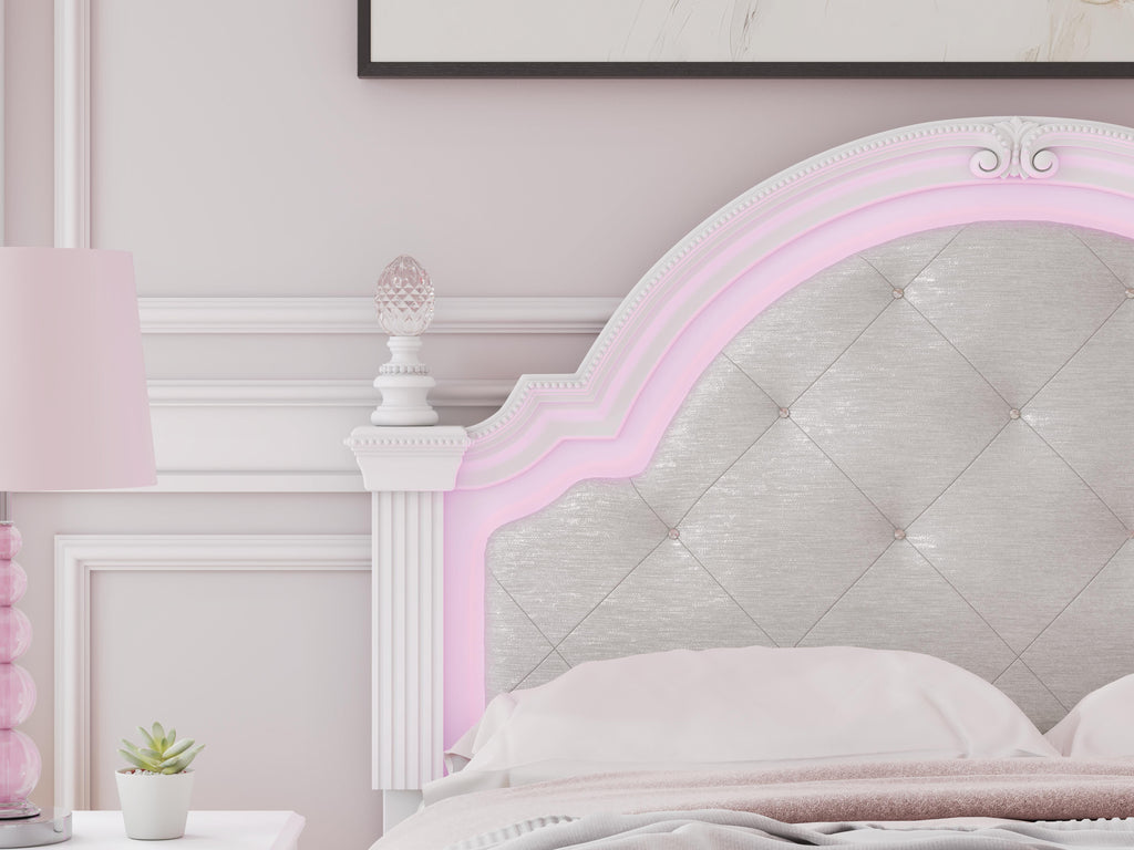 Kozlani Full Upholstered Panel Bed in White, detail view