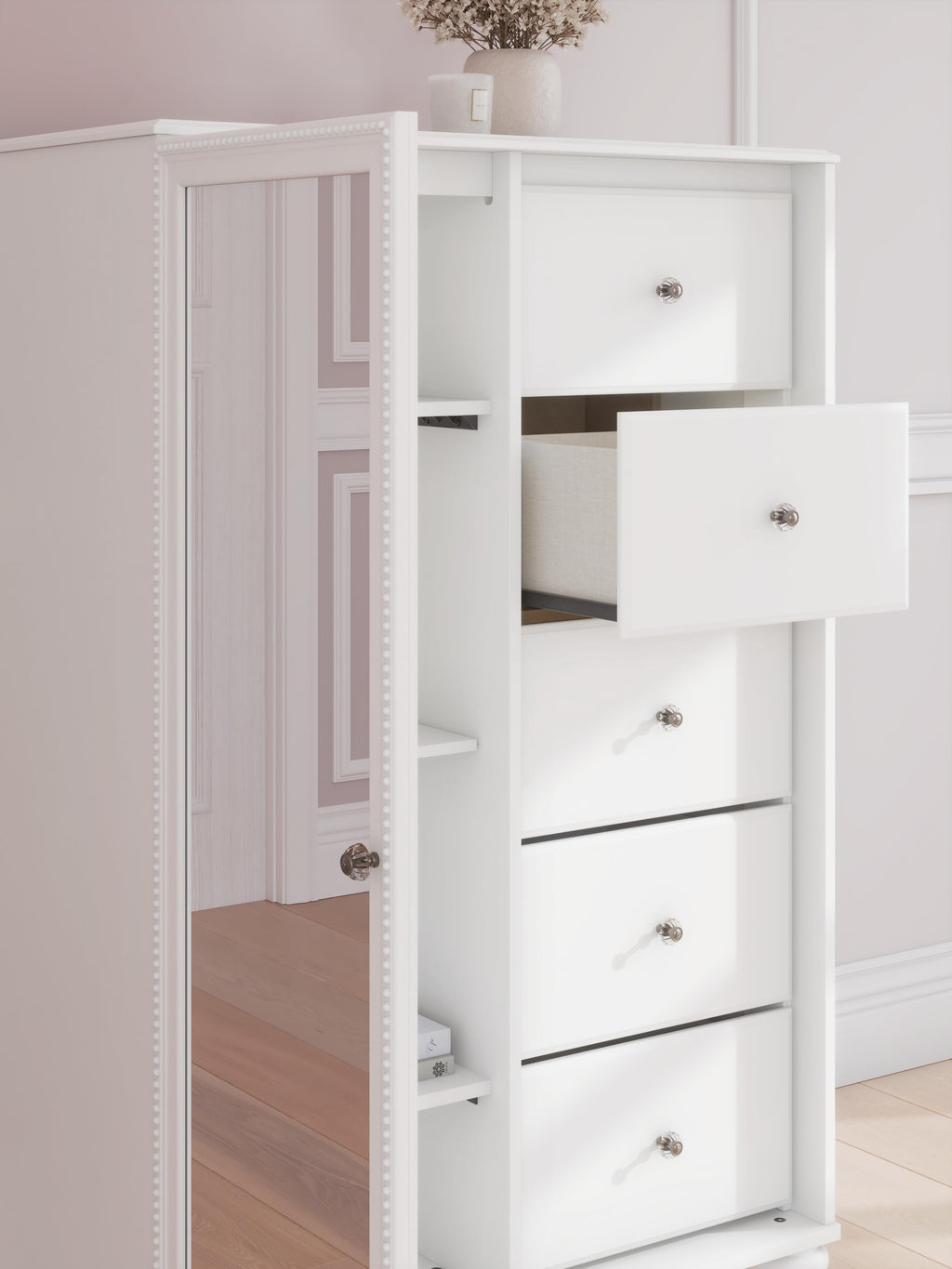 Kozlani Dressing Chest in White, detail view