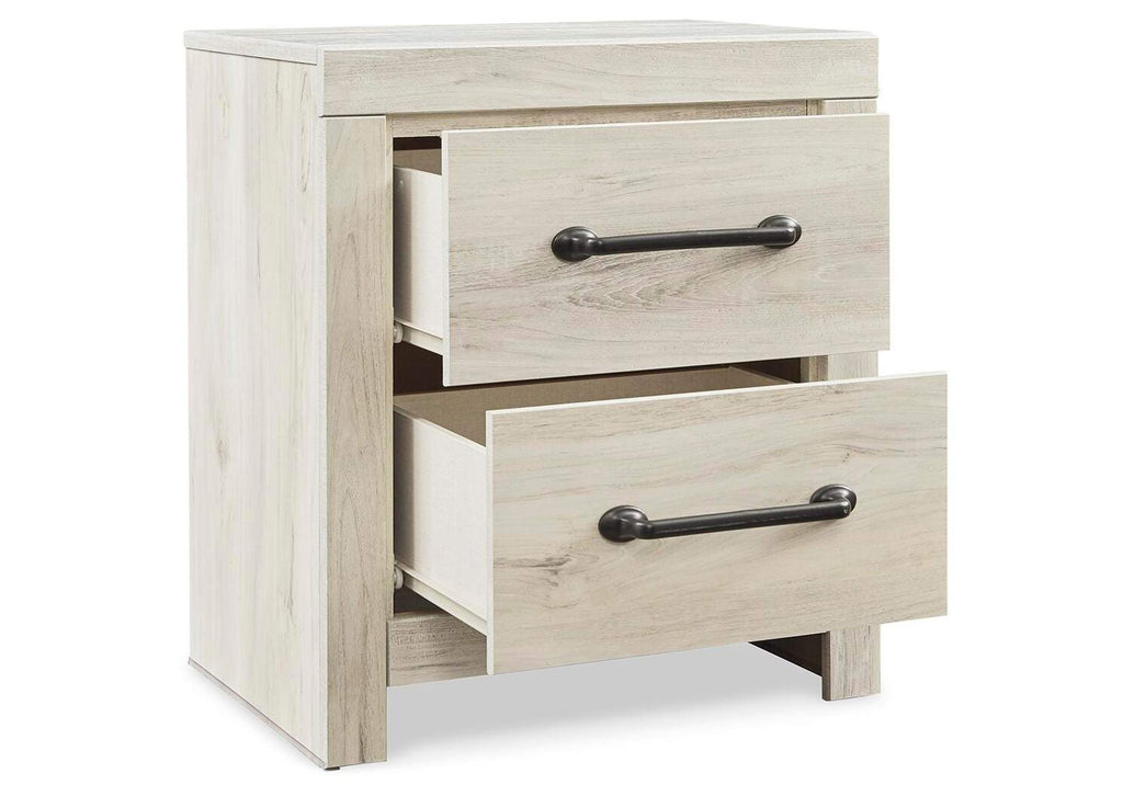 Cambeck Queen Panel Bed with Chest and Nightstand angled view
