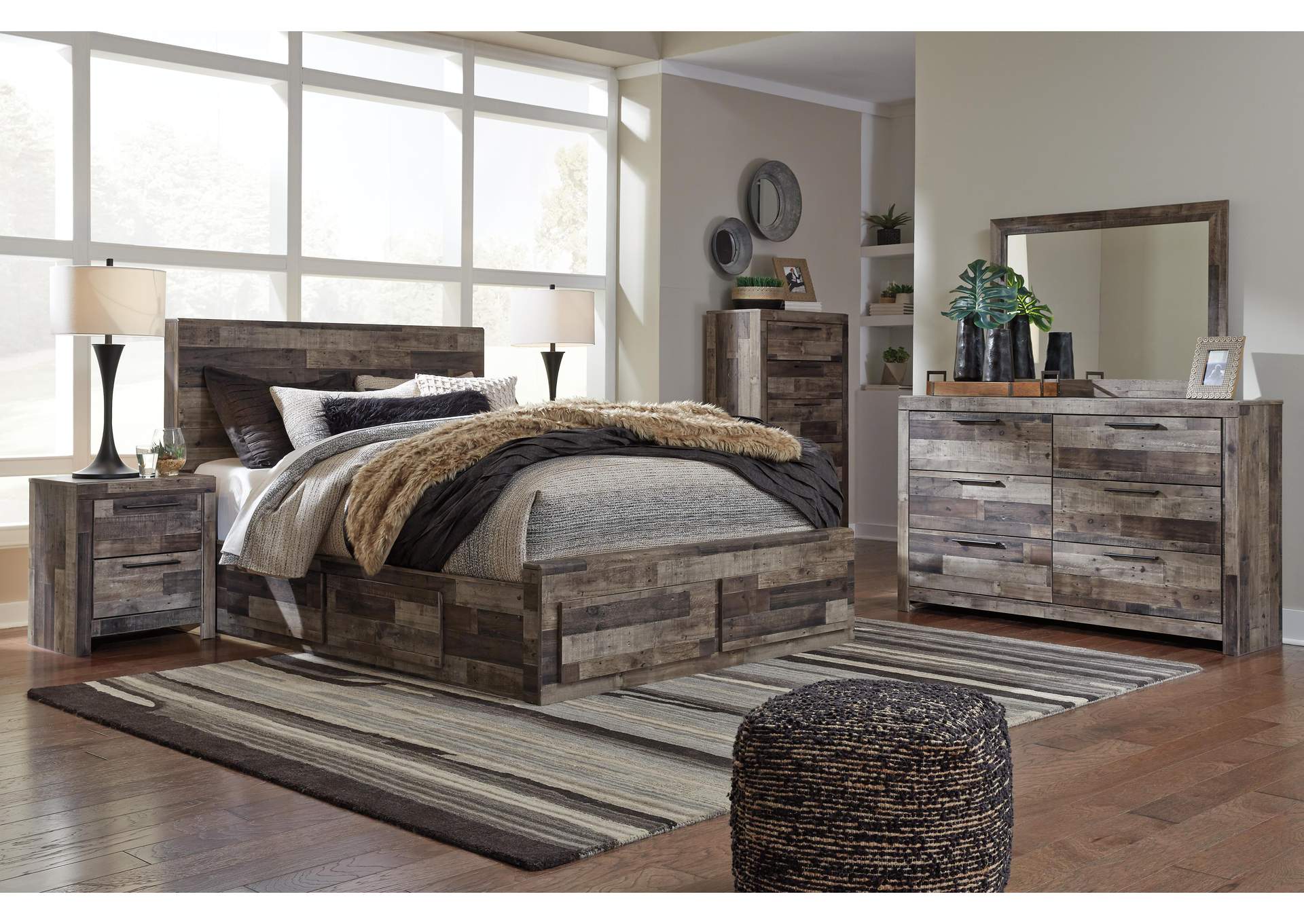 Derekson Queen Panel Bed with 4 Storage Drawers