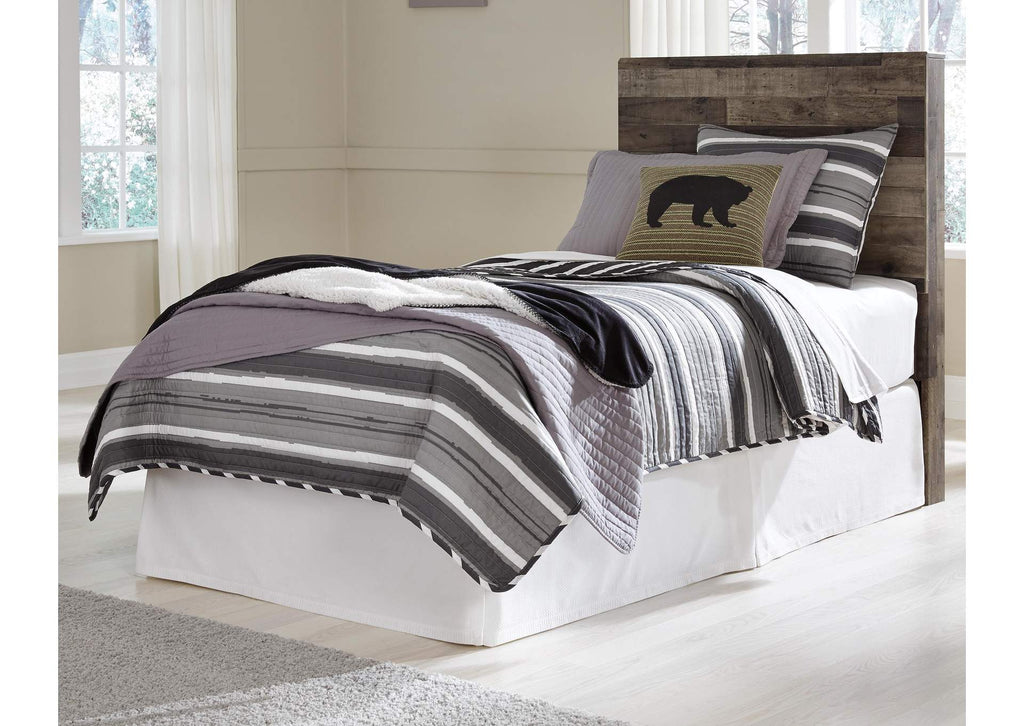 Derekson Twin Panel Headboard Bed with Mirrored Dresser, Chest and 2 Nightstands room view