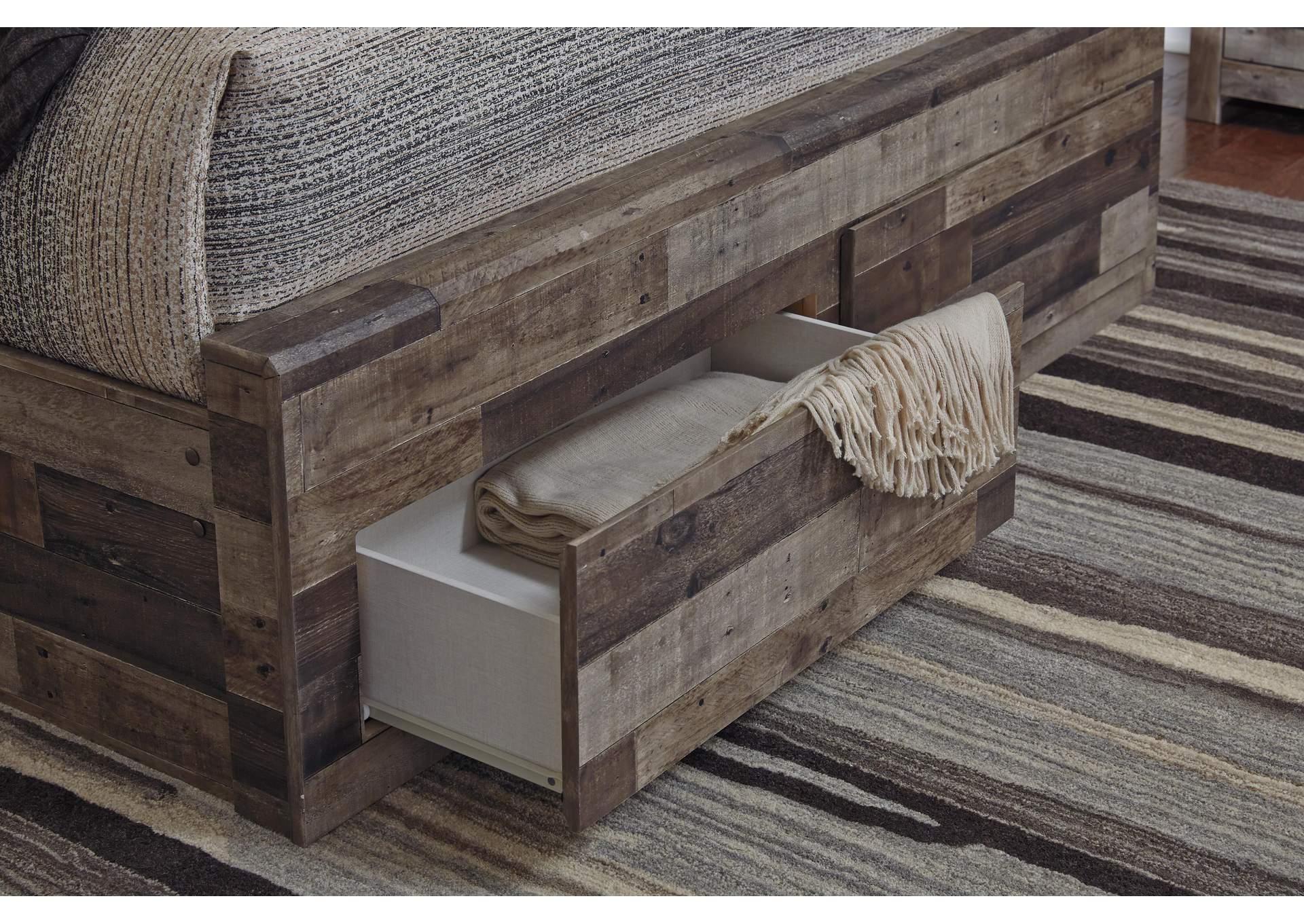 Derekson Queen Panel Bed with 4 Storage Drawers detail