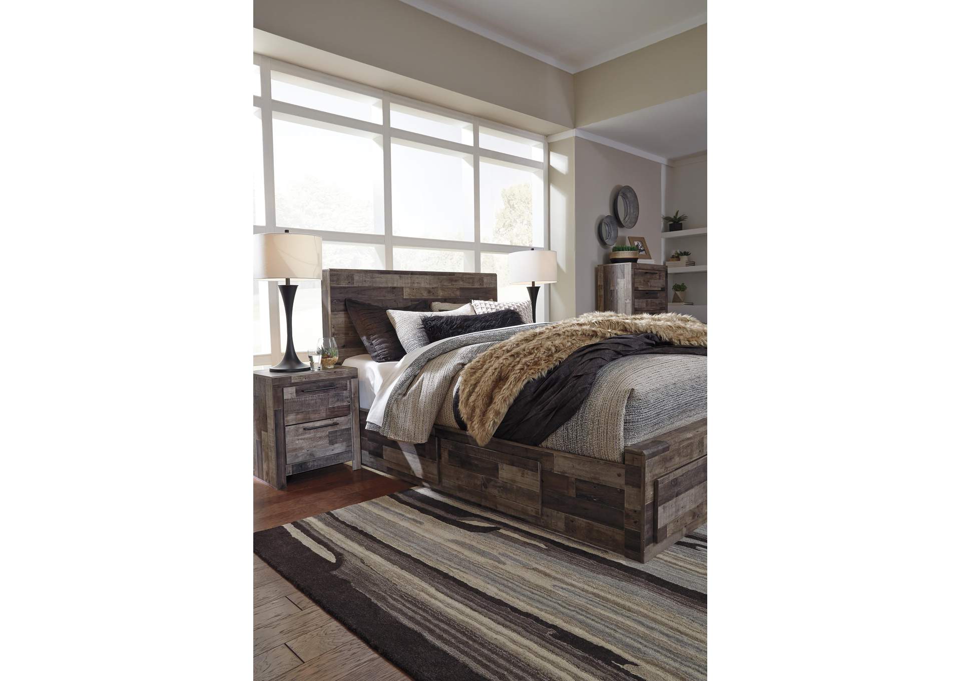 Derekson Queen Panel Bed with 4 Storage Drawers