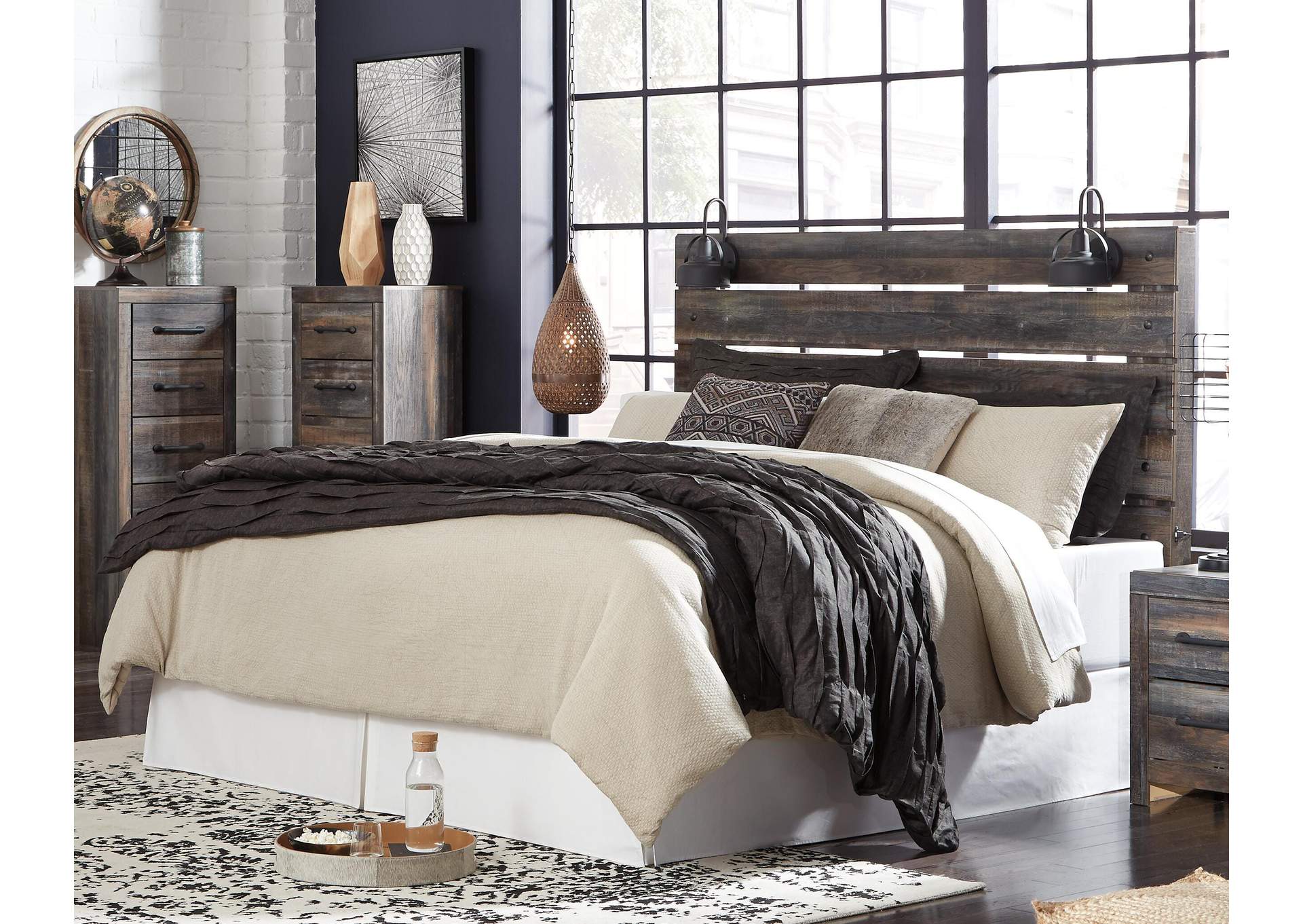Drystan King Panel Headboard Bed with Mirrored Dresser, Chest and 2 Nightstands room view