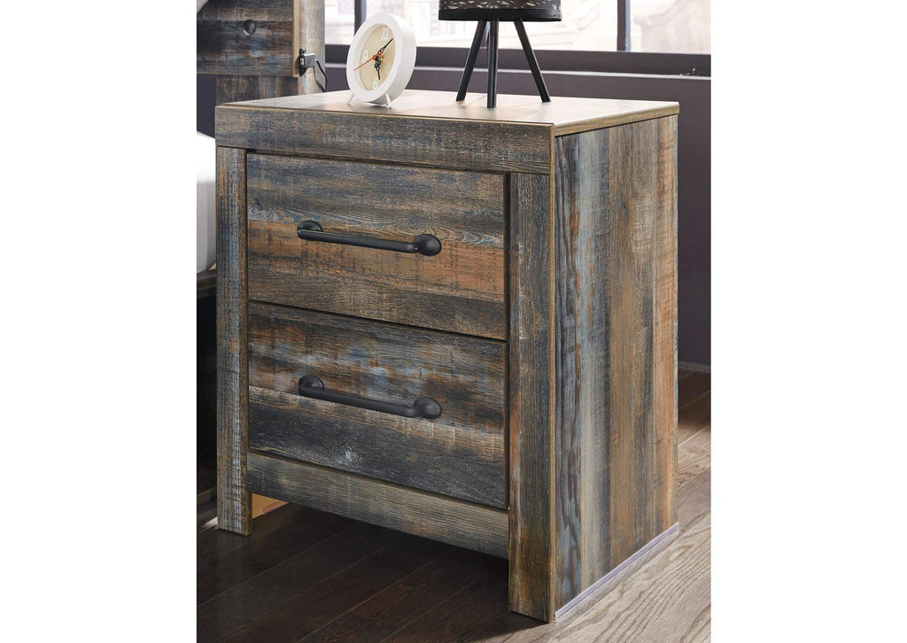 Drystan Queen Panel Bed with Chest and Nightstand room view