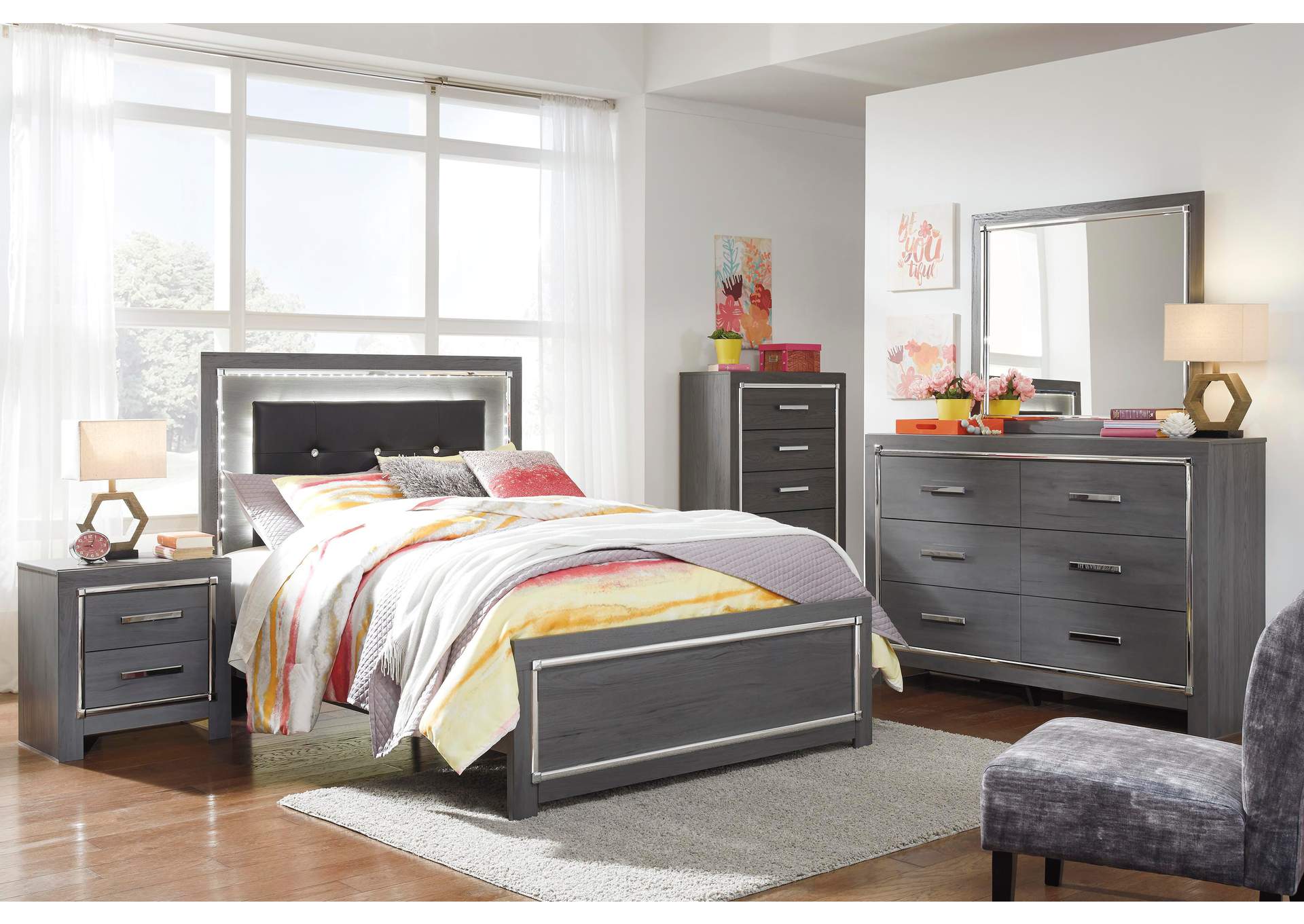 Lodanna Full Panel Bed with Mirrored Dresser, Chest and Nightstand