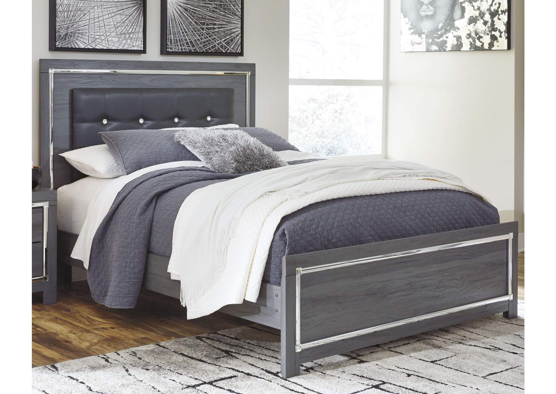 Lodanna Queen Panel Bed room view