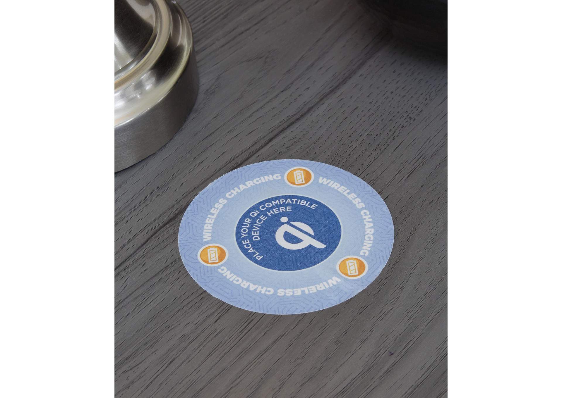 Lodanna Full Panel Bed with Mirrored Dresser, Chest and 2 Nightstands