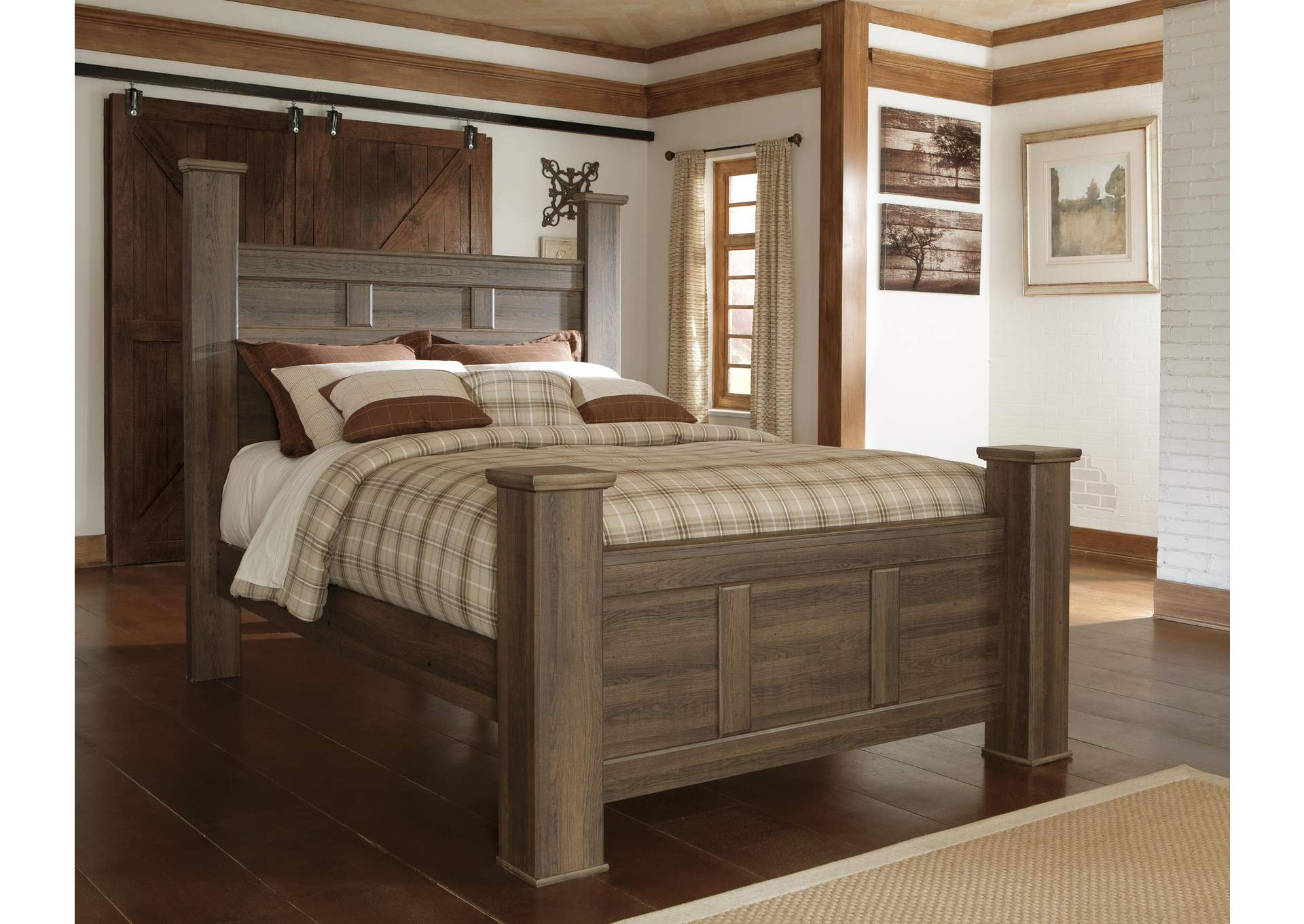 Juararo Queen Poster Bed with Dresser