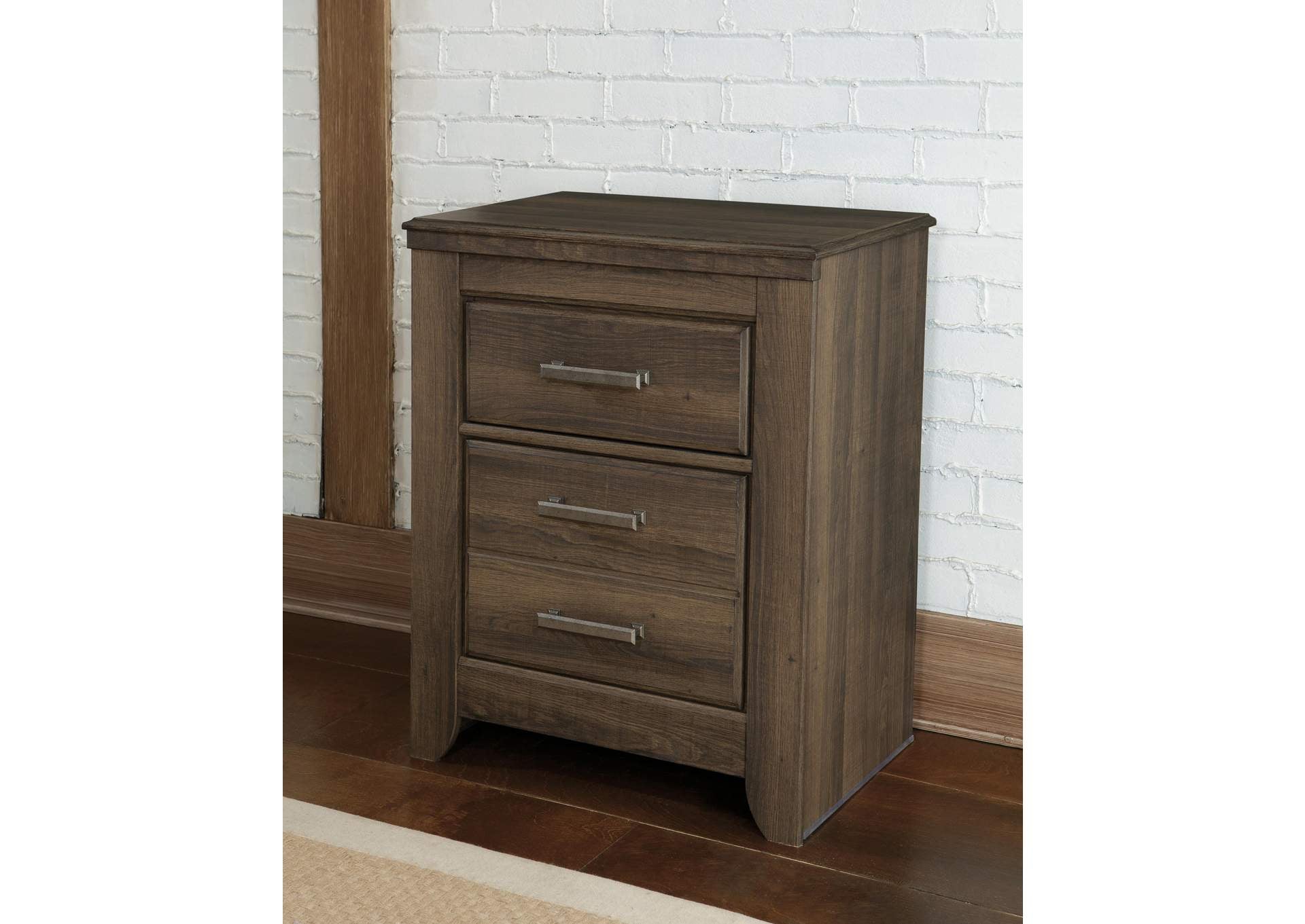 Juararo Queen Poster Bed with Mirrored Dresser and 2 Nightstands