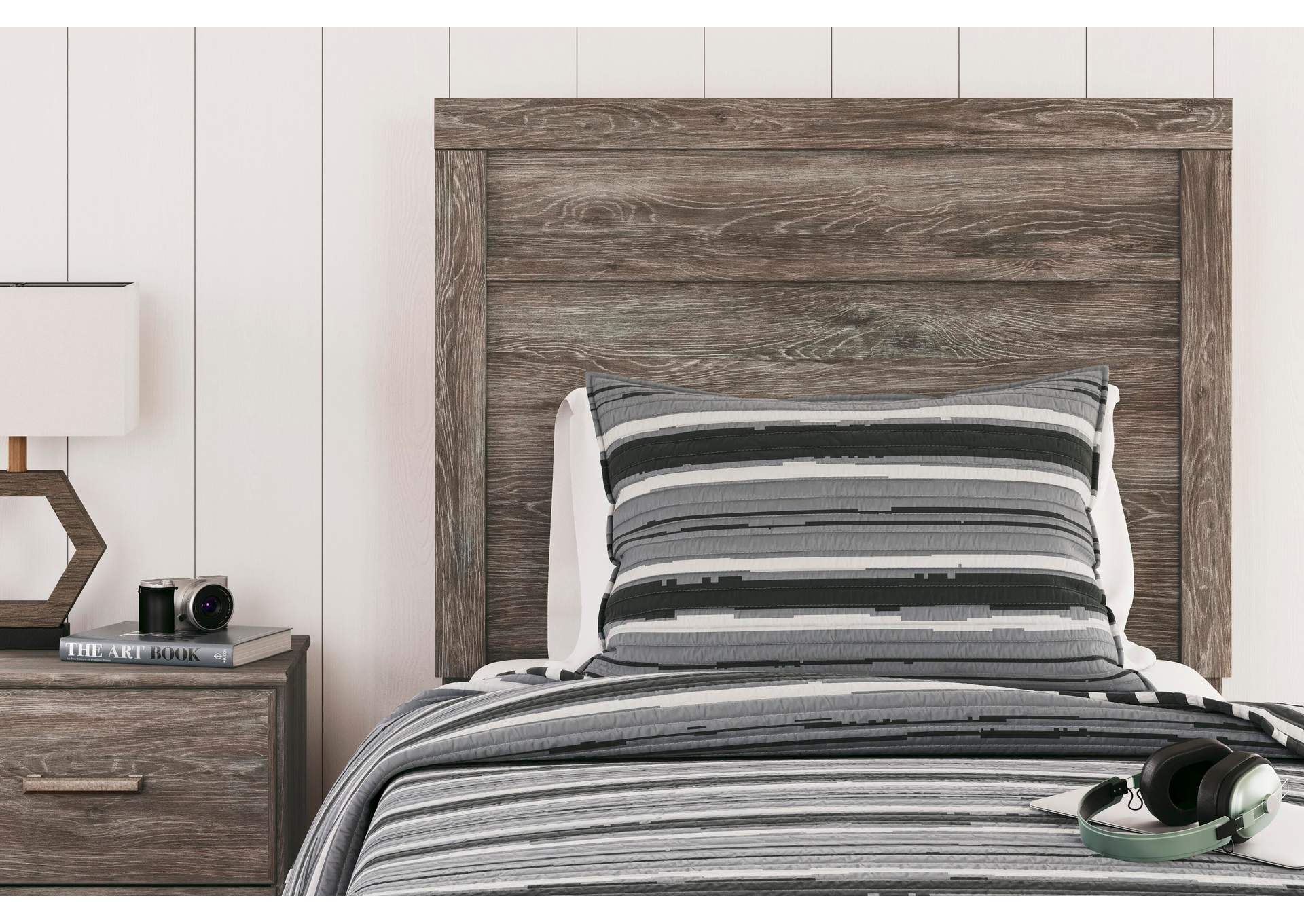 Ralinksi Twin Panel Bed with Mirrored Dresser and Nightstand detail