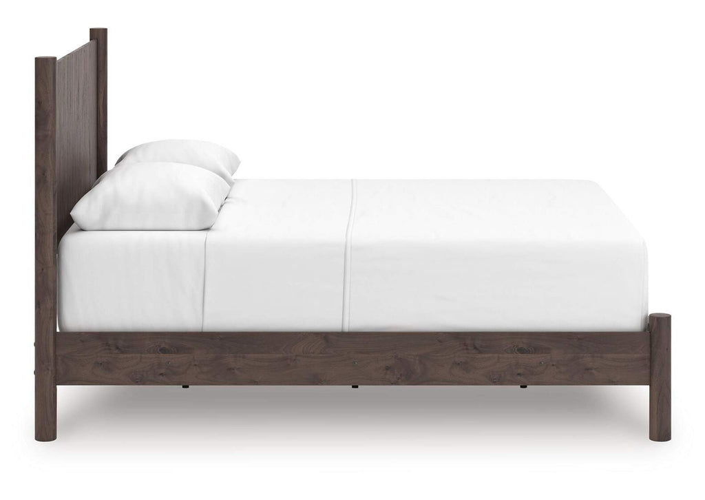 Cadmori Queen Panel Bed, Chest and Nightstand side view