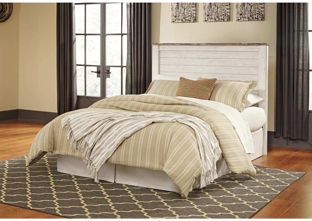 Willowton Queen/Full Panel Headboard Bed with Mirrored Dresser