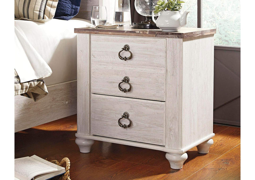 Willowton King Sleigh Bed, Dresser and Nightstand room view