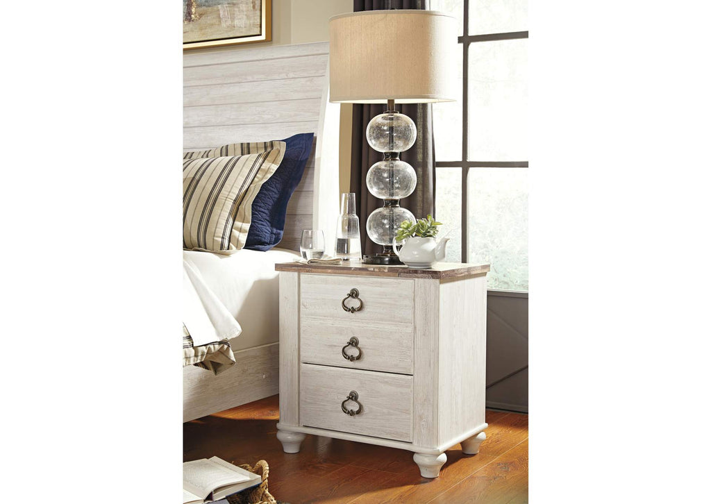 Willowton King Panel Bed with Mirrored Dresser and Nightstand