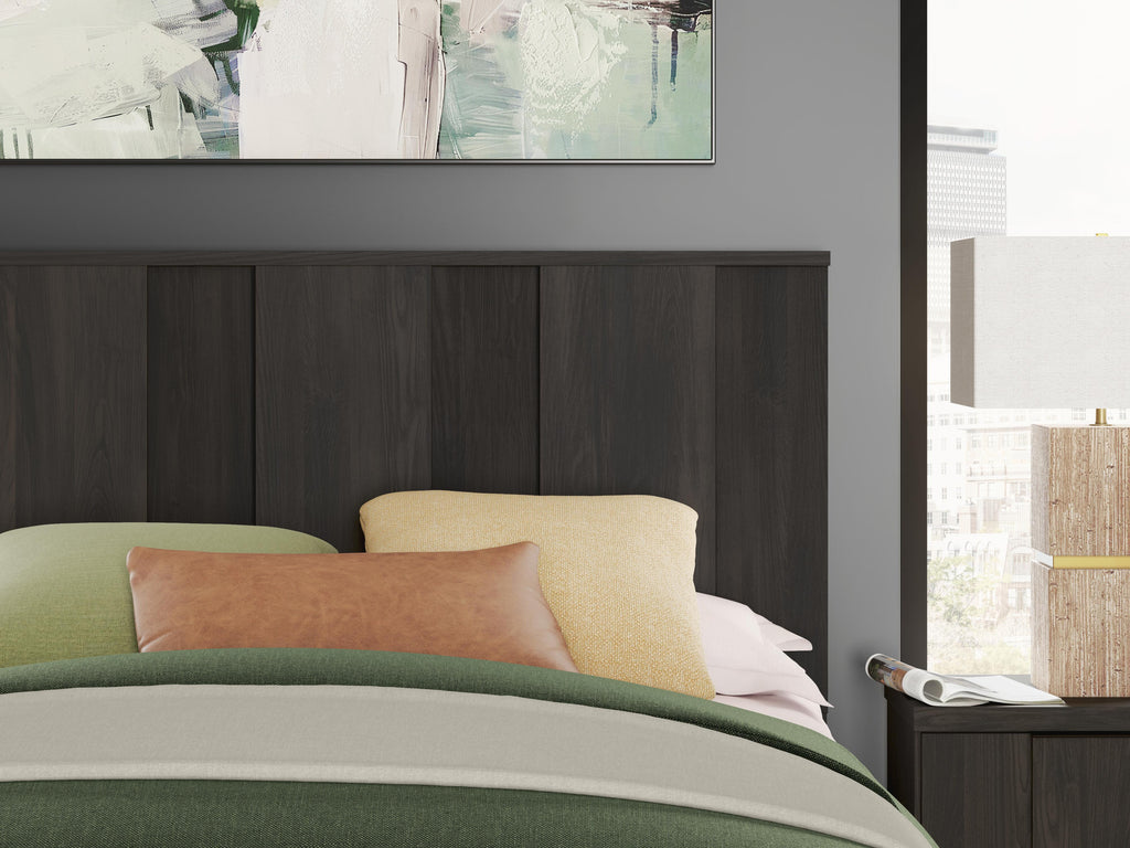 Shaehartin Queen Panel Bed, detail view