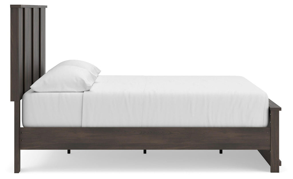 Shaehartin King Panel Platform Bed, alternate view 8