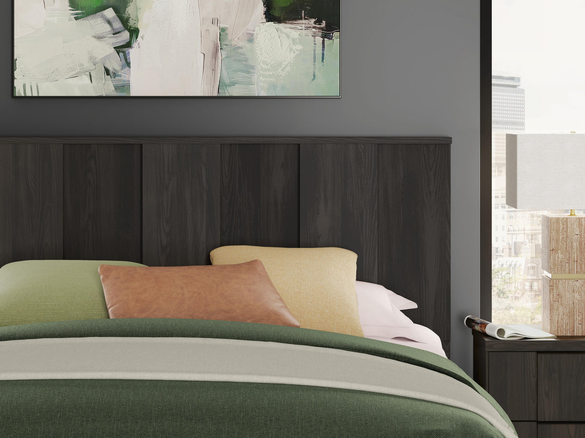 Shaehartin King Panel Platform Bed, detail view