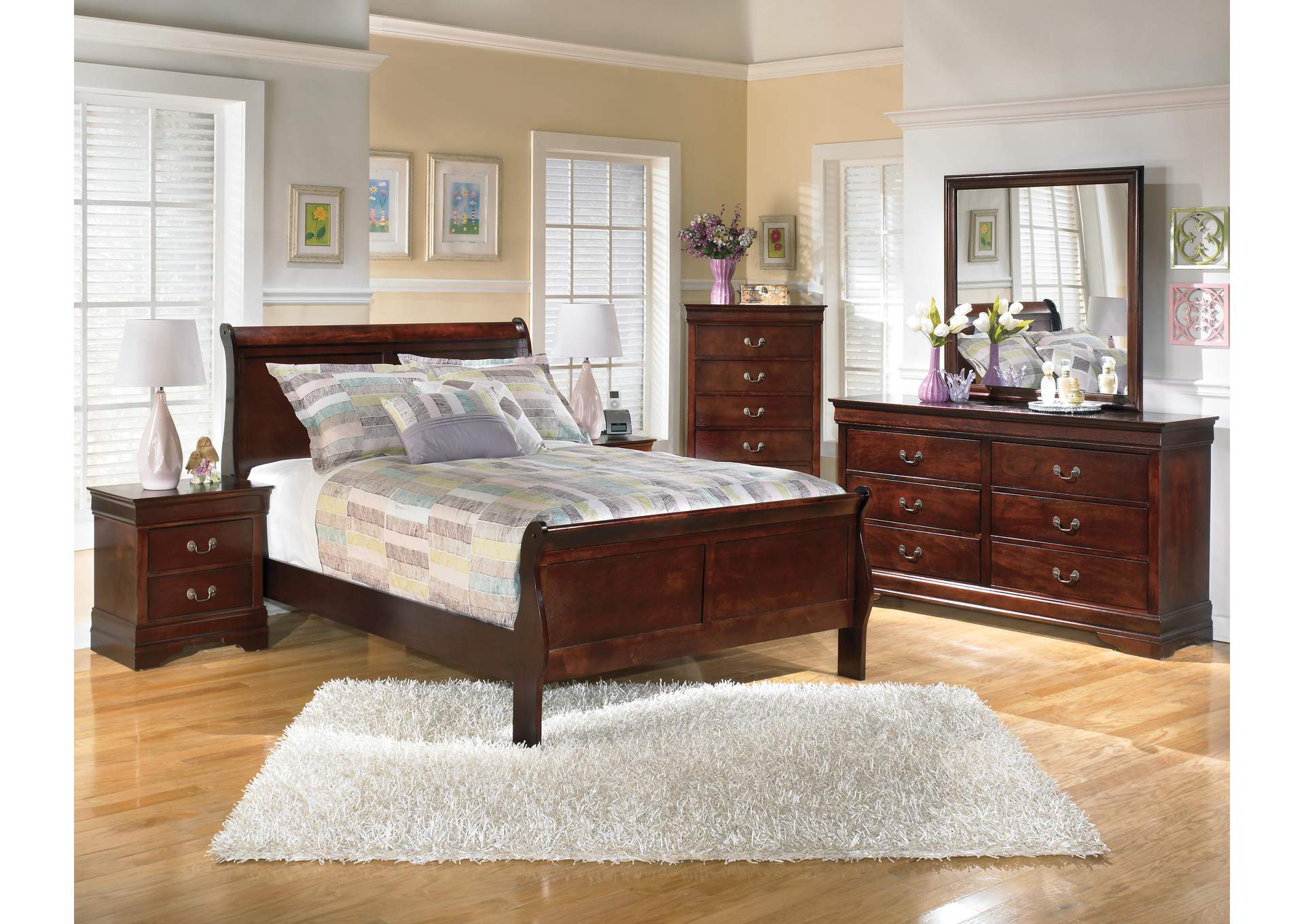 Alisdair Full Sleigh Bed with Mirrored Dresser