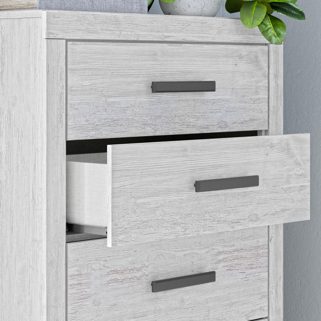Cayboni Chest of Drawers in Whitewash, detail view