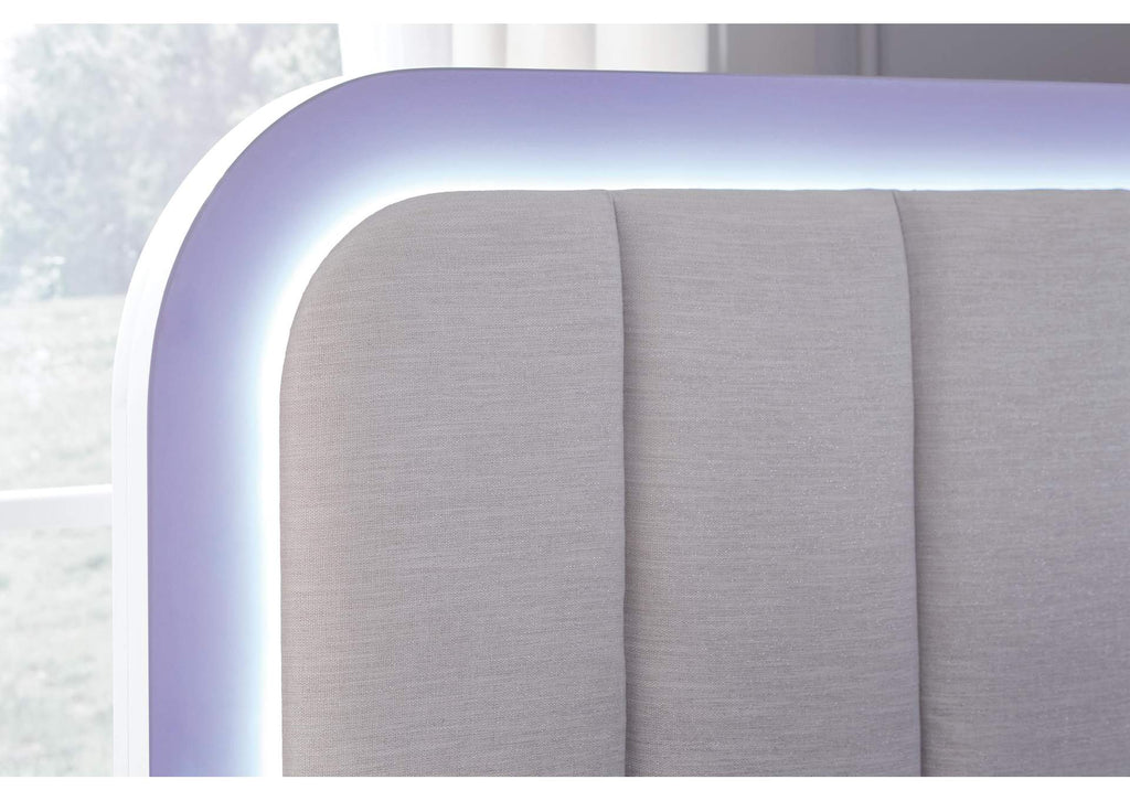 Jarlee California King Upholstered Panel Bed detail