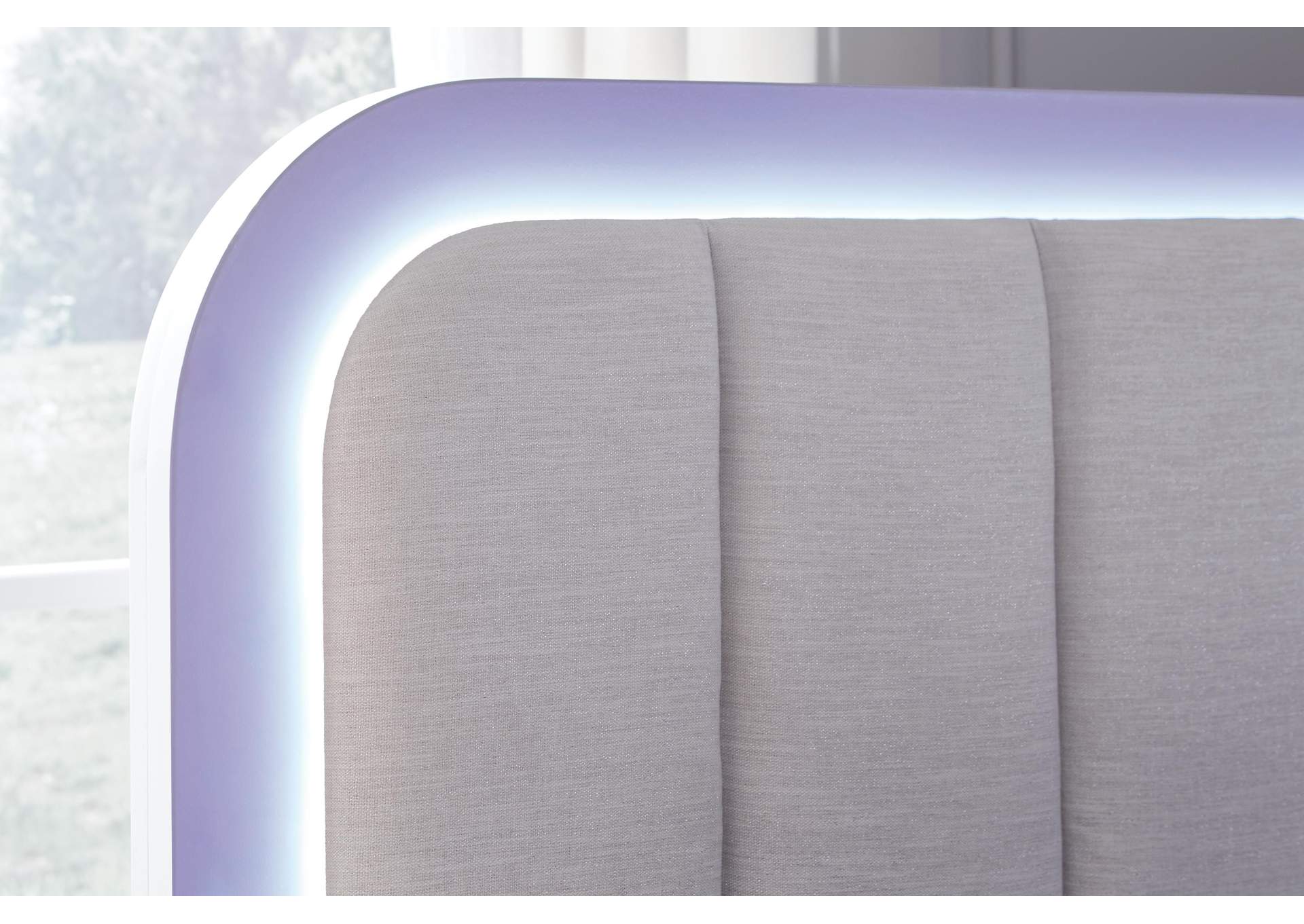 Jarlee California King Upholstered Panel Bed detail