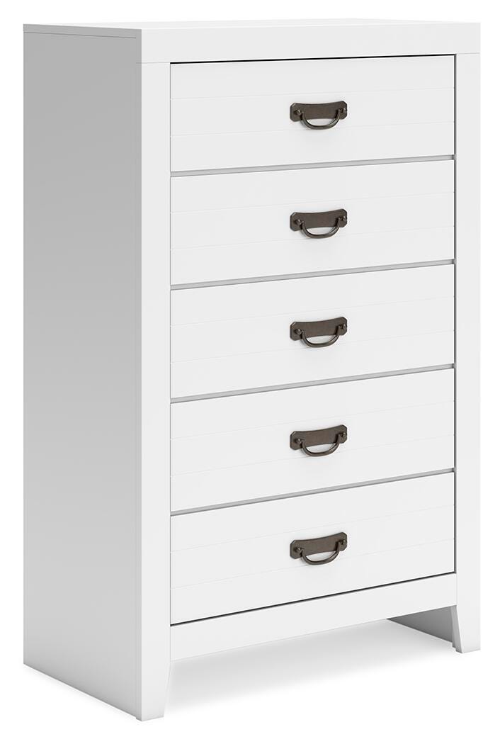 Binterglen Chest of Drawers in White, angle view