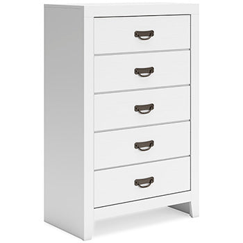 Binterglen Chest of Drawers in White, angle view